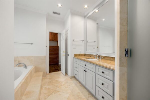 111 N Wynden Estates Court  Houston 77056 Harris - Image 39