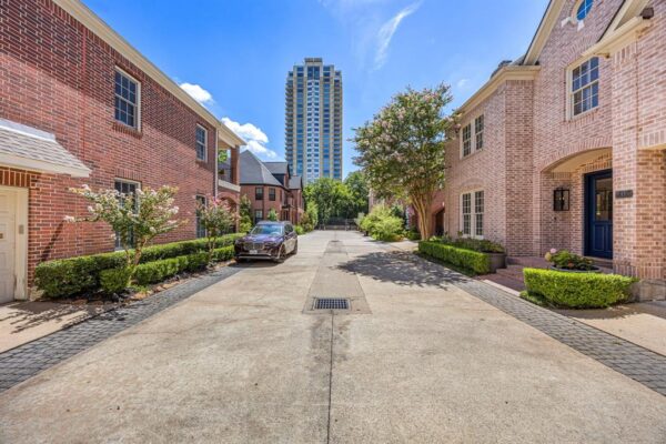 111 N Wynden Estates Court  Houston 77056 Harris - Image 54