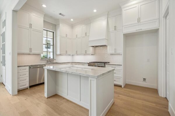 211 Sutton Row Place  Houston 77024 Harris - Image 5