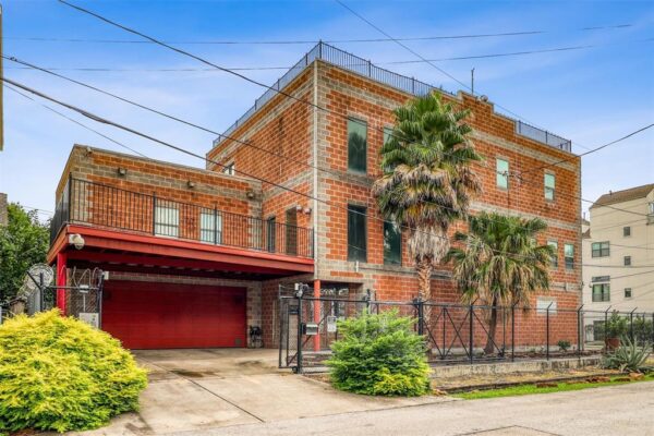 1607 E Bonner Street  Houston 77007 Harris