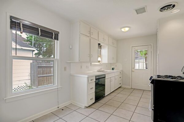 2402 Southgate Boulevard  Houston 77030 Harris - Image 6