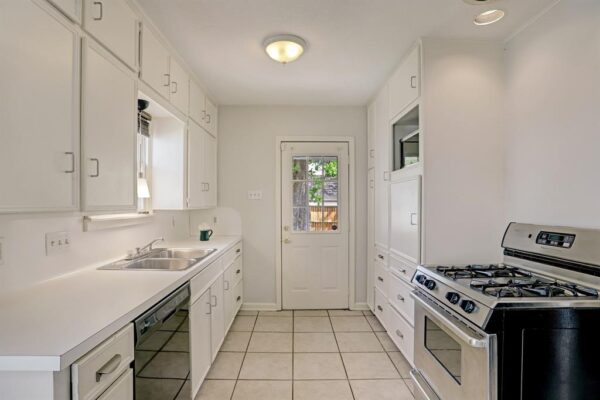 2402 Southgate Boulevard  Houston 77030 Harris - Image 7