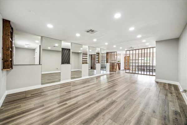 2106 Antoine Drive  Houston 77055 Harris - Image 8