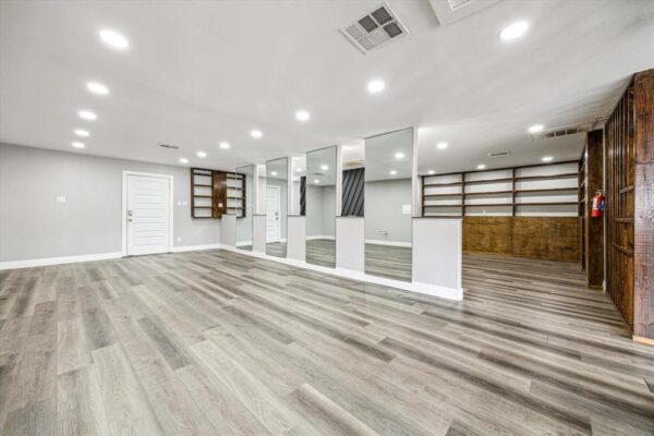 2106 Antoine Drive  Houston 77055 Harris - Image 9
