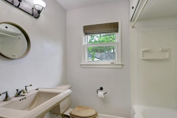 2402 Southgate Boulevard  Houston 77030 Harris - Image 9