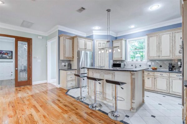 319 W 10 Street  Houston 77008 Harris - Image 9